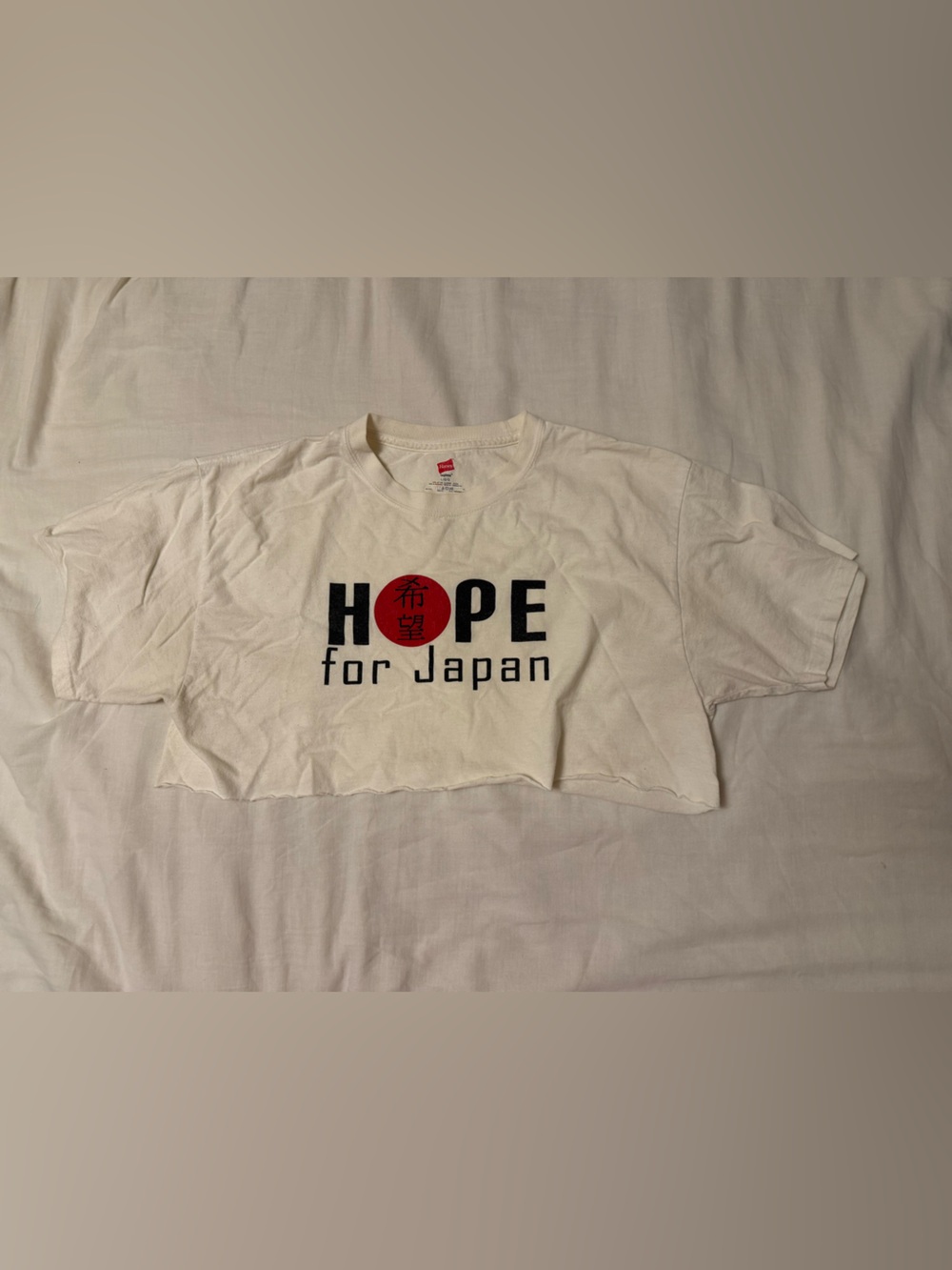 Cropped white graphic tee / crop top with Japan graphic - Picture 1 of 3